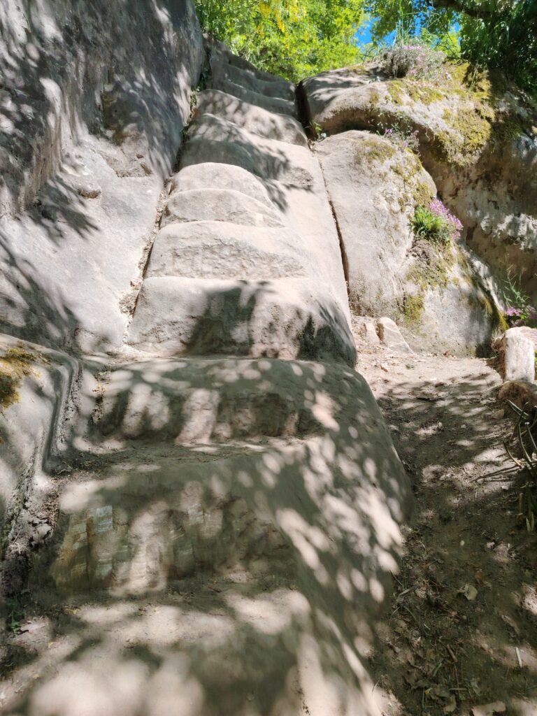 Grotte di soprasasso - scala naturale