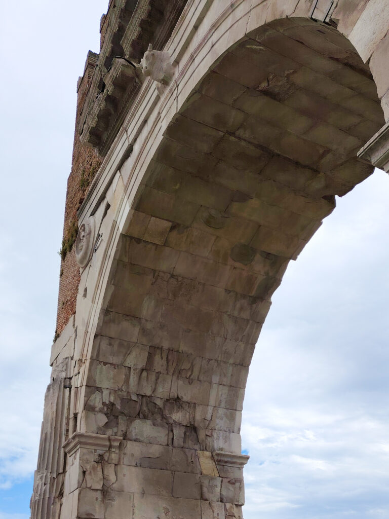 Arco di Augusto - RImini - dettaglio