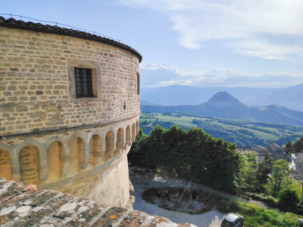 Torrione e vista di San Leo