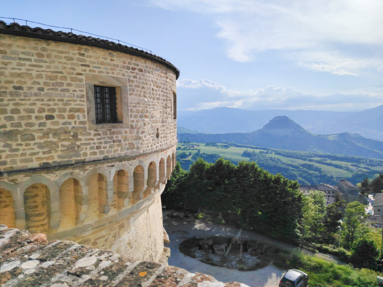Torrione e vista di San Leo
