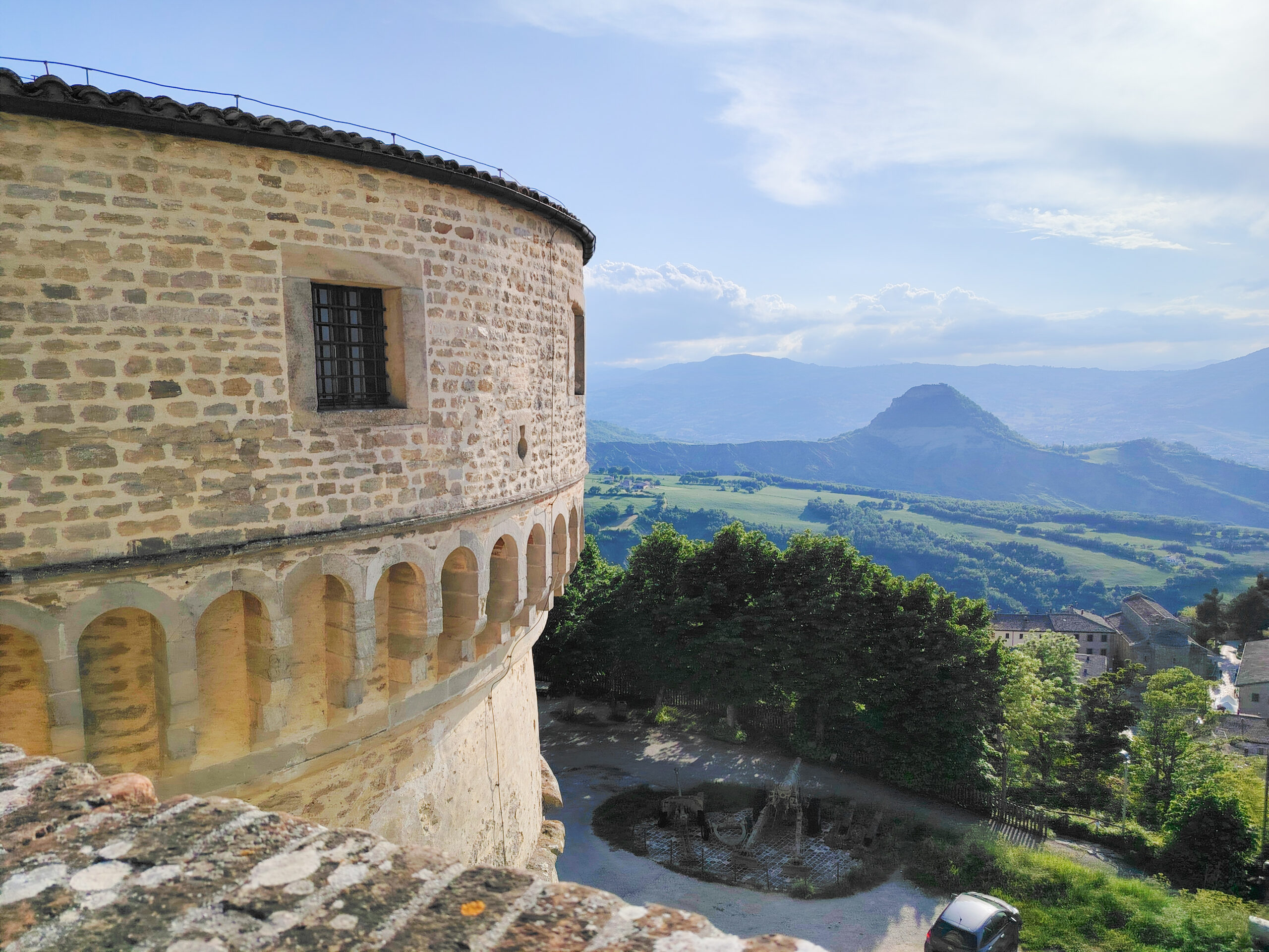 Torrione e vista di San Leo